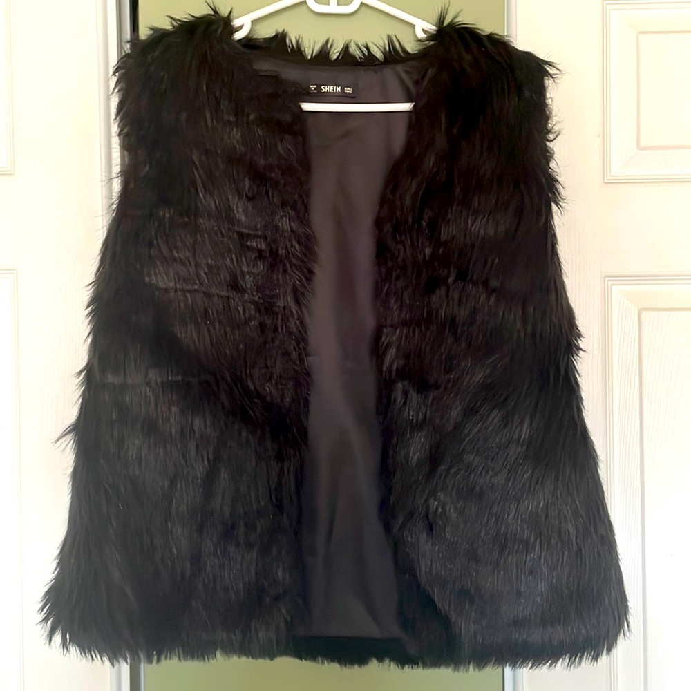 SHEIN Women’s Furry Vest, Great Condition! Size Large